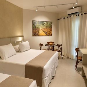 Quarto premier para três pessoas